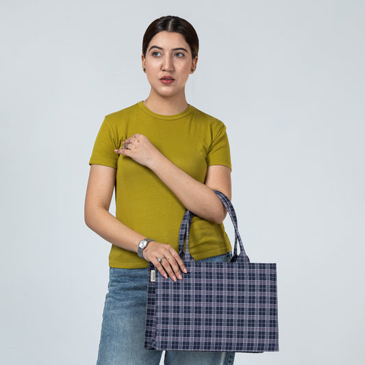 Classic Checkered Tote Bag in Blue – A Stylish Everyday Essential